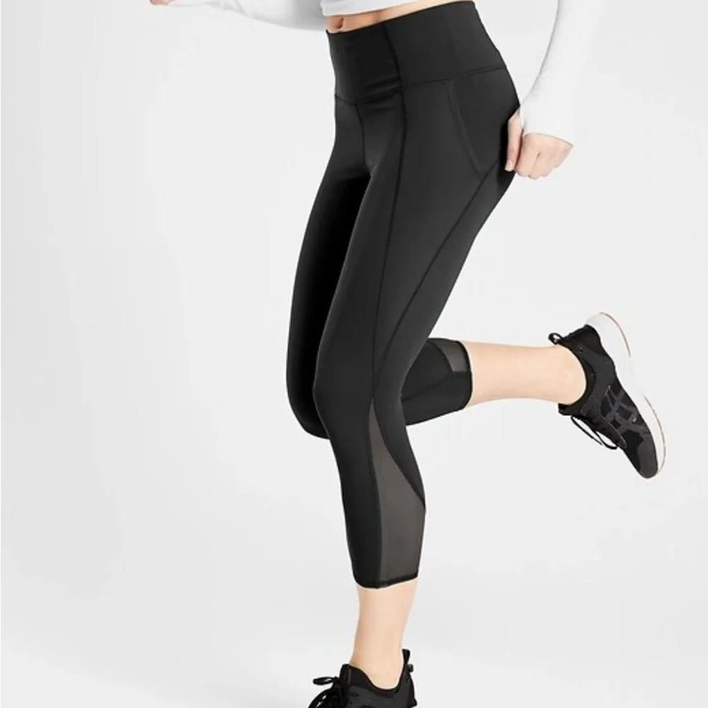 Athleta lightning stash pocket Capri - Picture 2 of 13